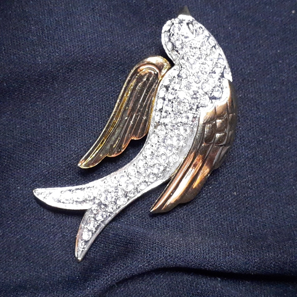 VINTAGE NOLAN MILLER BIRD IN FLIGHT GOLD & CRYSTAL BROOCH